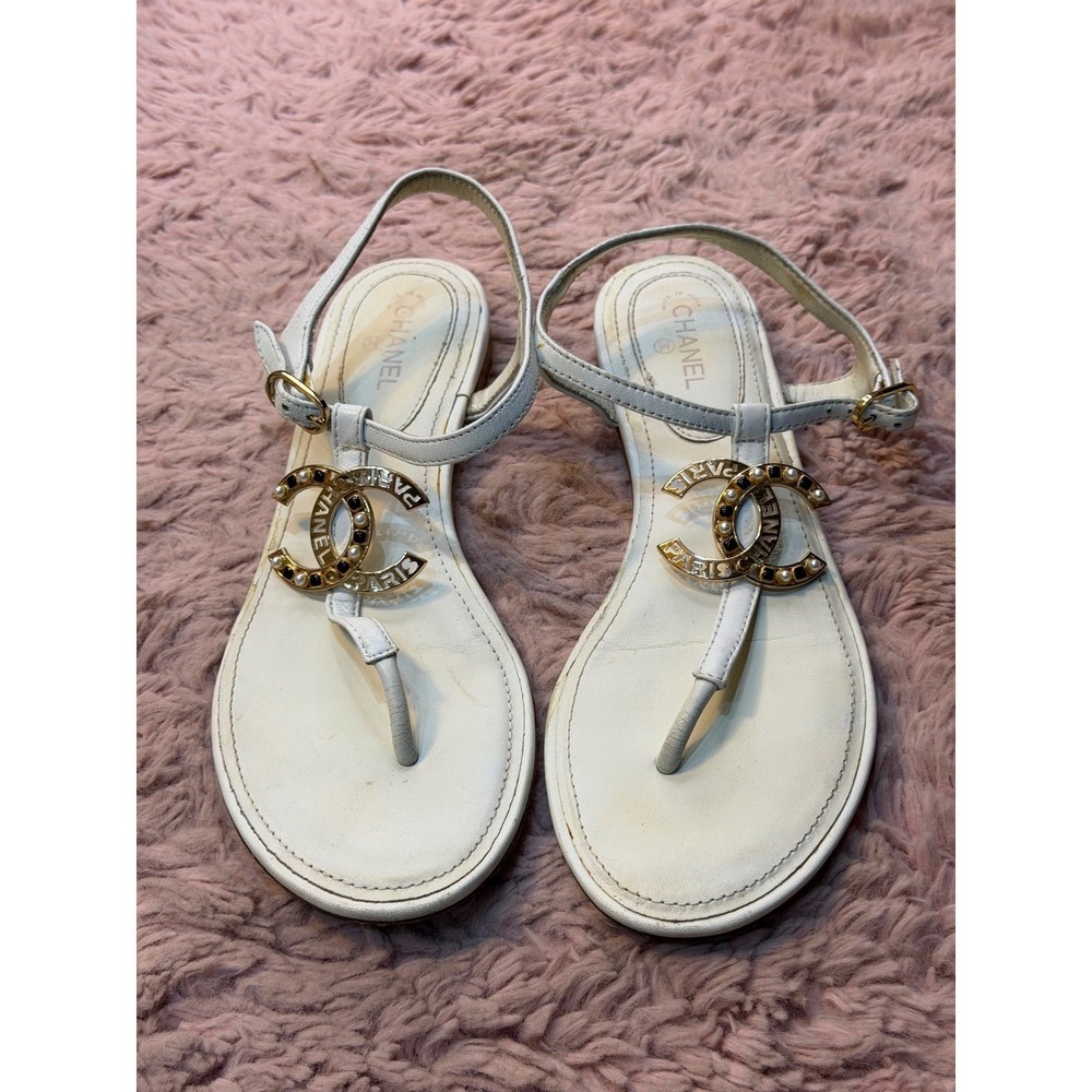 Chanel White Leather CC Logo Pearl Paris Thong Sandals Flat 37 20354